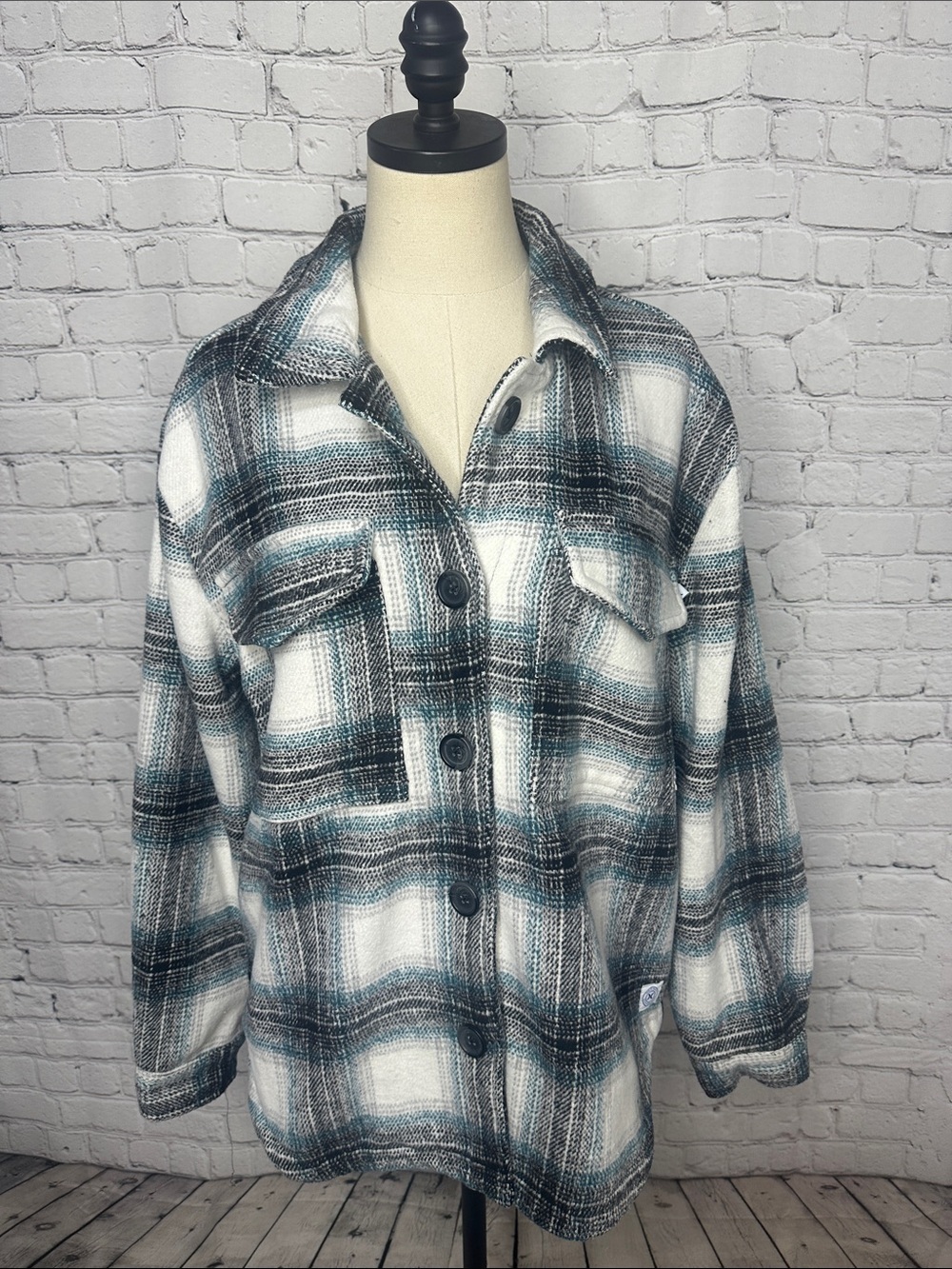Hurley Plaid Flannel Button-Down Shacket Women’s L Large